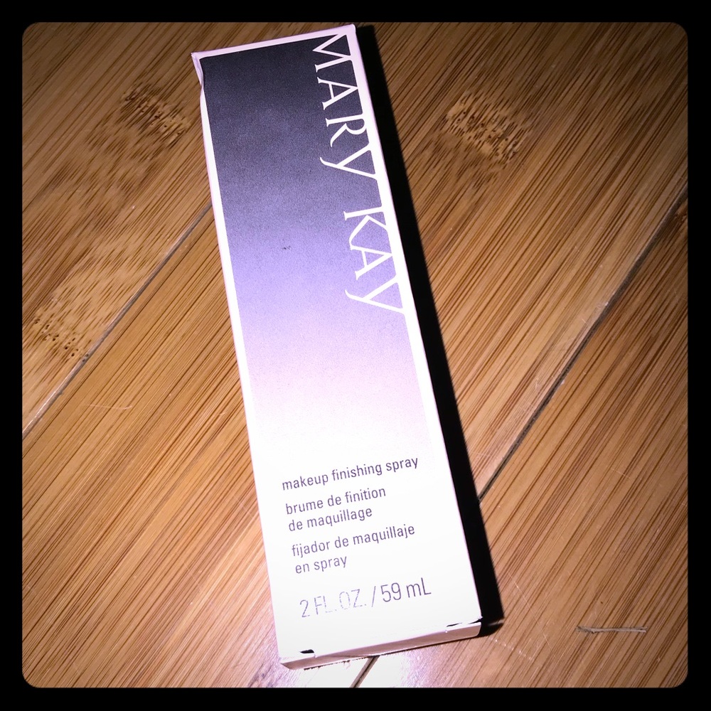 New Mary Kay Makeup Finishing Spray by Skindinävia
